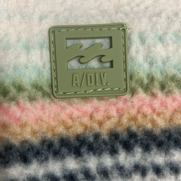 BILLABONG FLEECE SWEATER - Picture 2 of 5